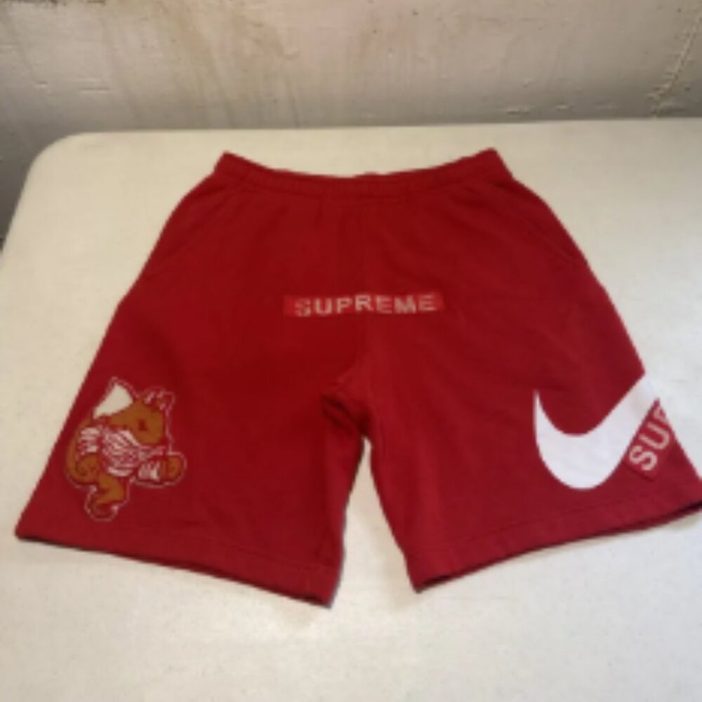 Nike × Supreme
